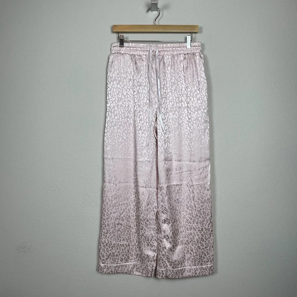 BCBG MaxAzria Satin Pajama Set Size L Pale Pink Leopard Print Monotone Luxe‎